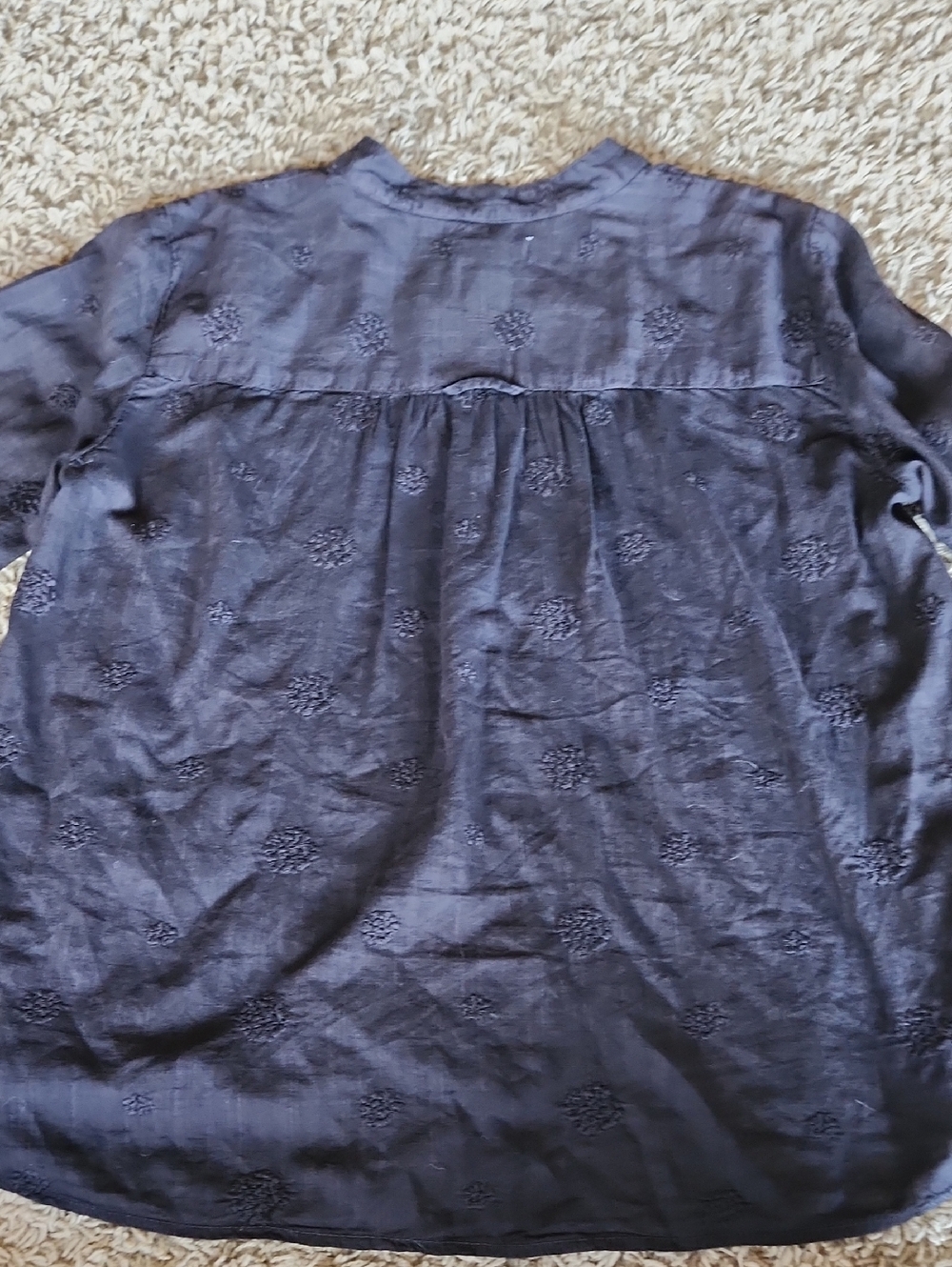 Pilcro By Anthropologie Black Shirt with Subtle Embroidered Flowers Size Small - Picture 8 of 8